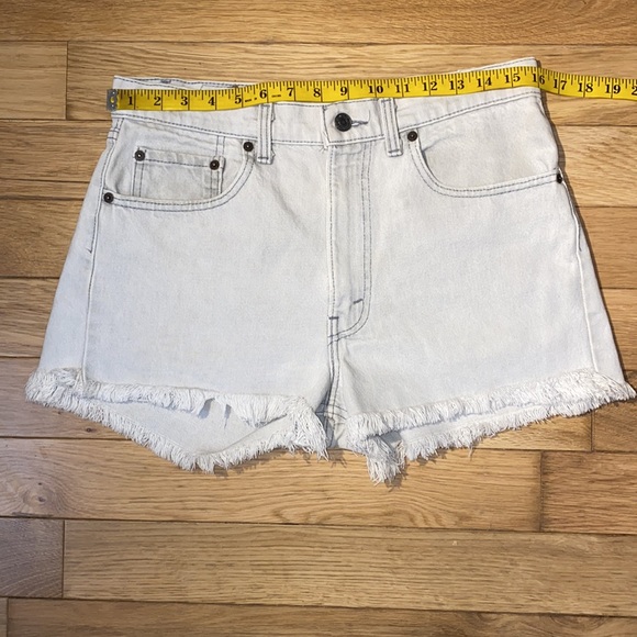 Vintage Womens Levi’s 505 cutoff high waisted shorts with fringe detail grey 33 - Picture 5 of 16